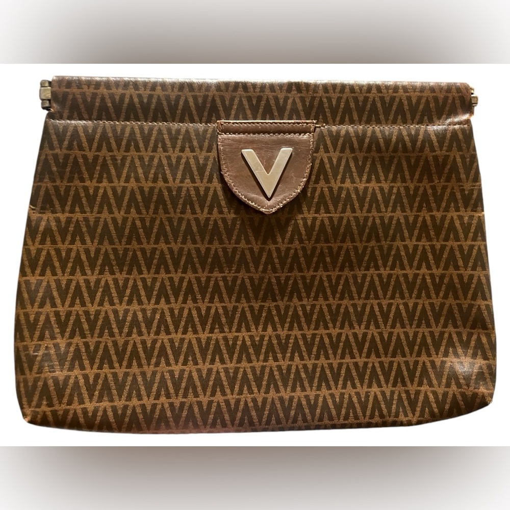 Mario Valentino Vintage Brown leather Monogramed V Clutch🔥 totally ‘80s😎